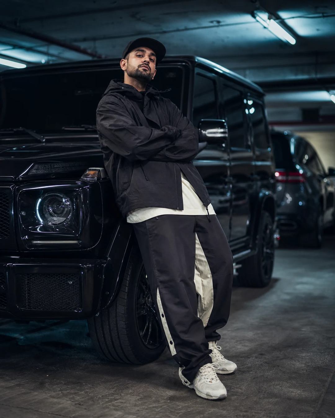 Land Rover Defender Garage Streetwear Photo Prompt — image 3