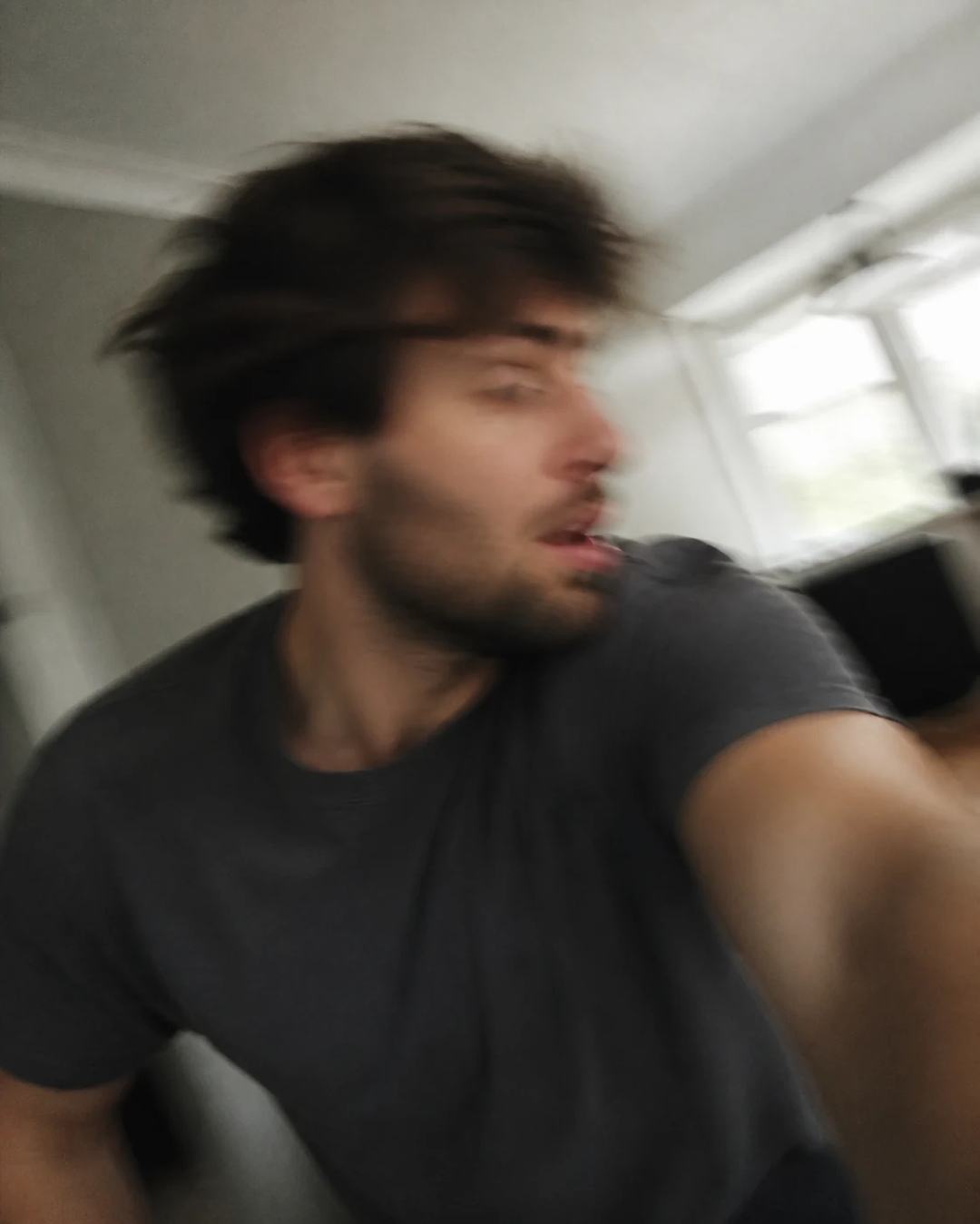 Accidental Motion Blur Smartphone Selfie Prompt, image 3