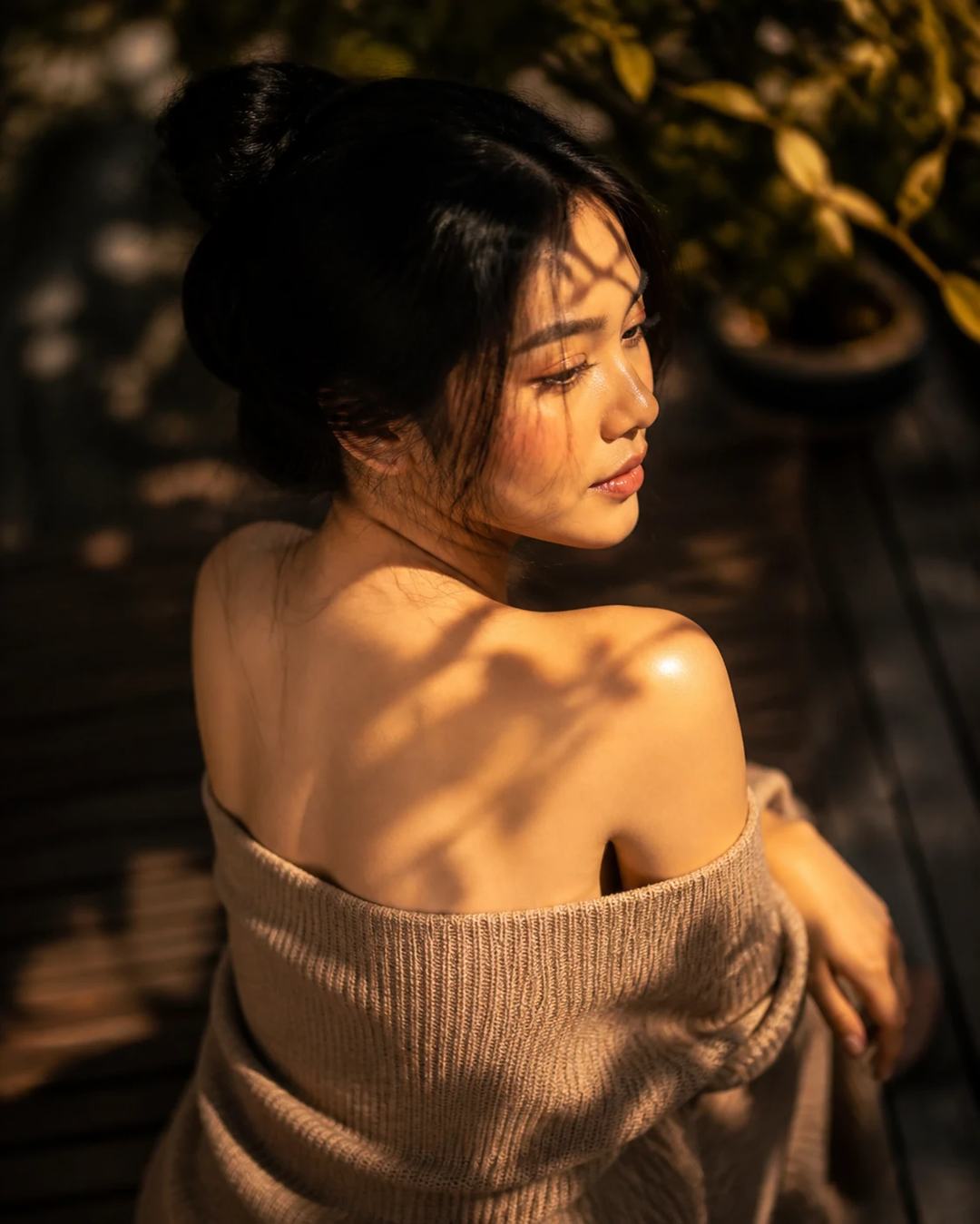Golden Hour High Angle Cinematic Woman Portrait Prompt — image 3