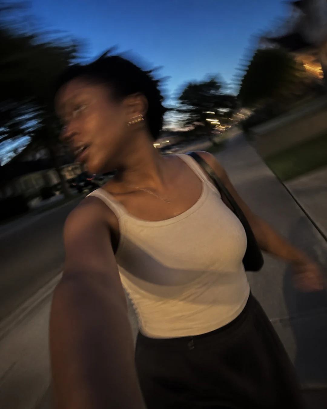 Accidental Motion-Blur Smartphone Selfie AI Prompt, image 3