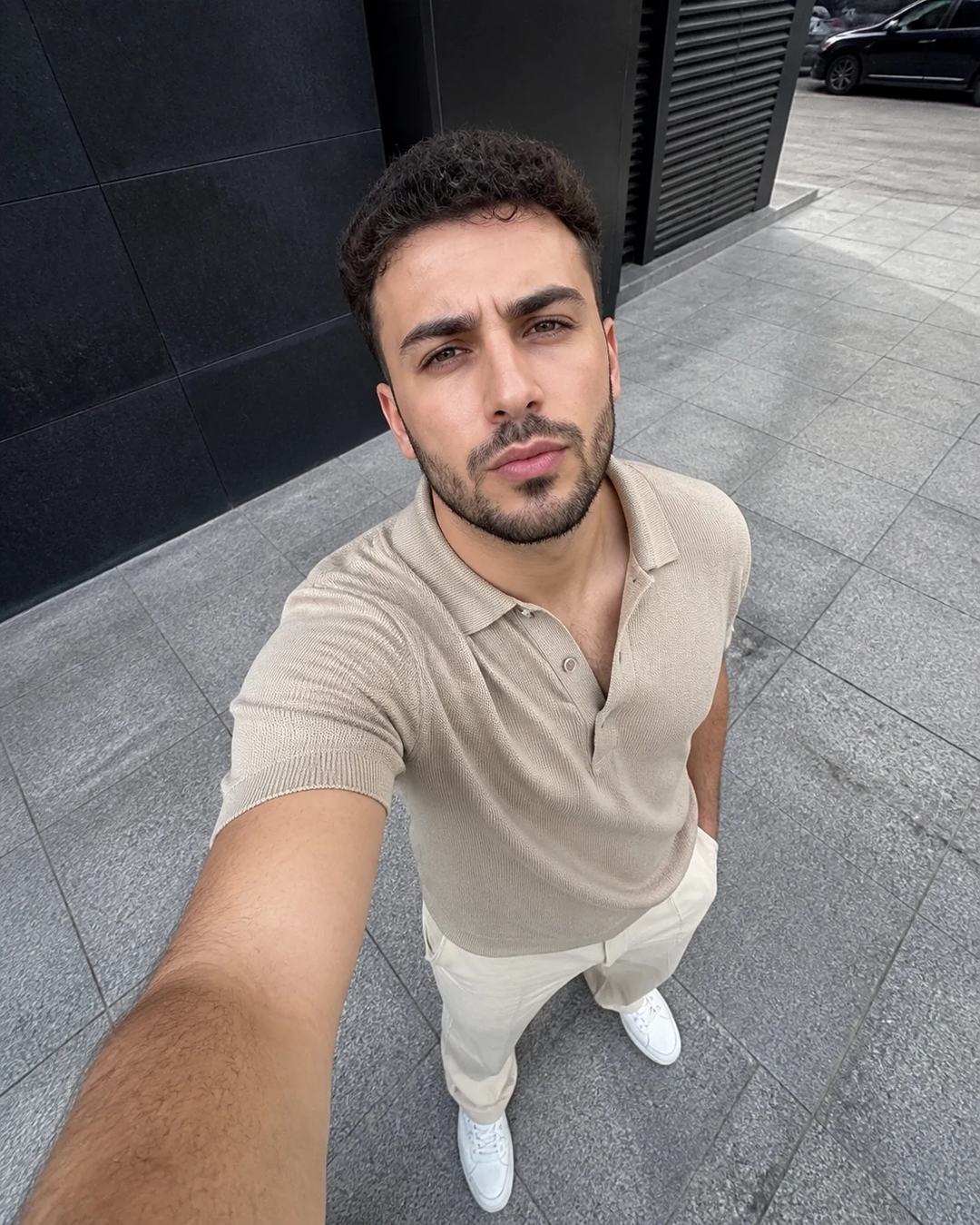 Overhead Wide-Angle Smartphone Selfie Photo Prompt, image 2