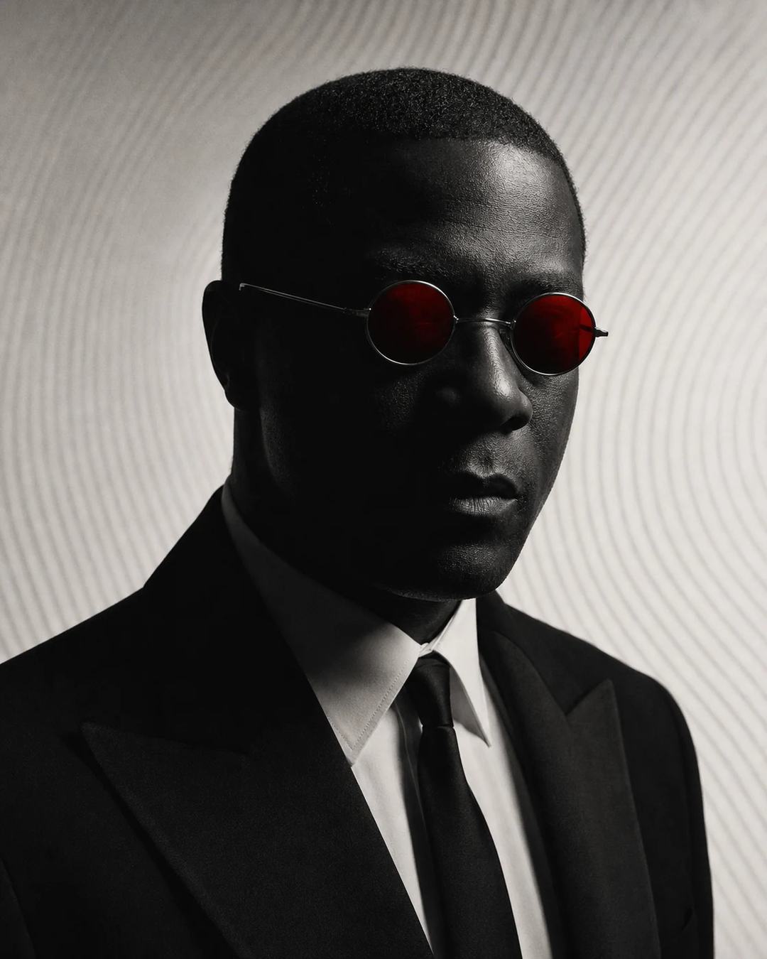 Crimson Lens Monochrome Neo-Noir Portrait Prompt — image 4