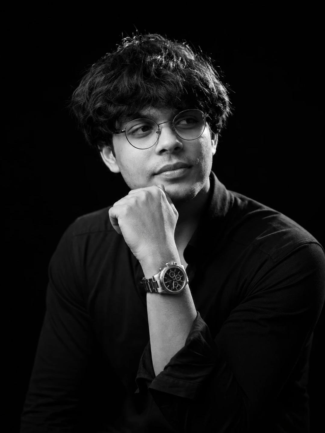 B&W Glasses Portrait – Gemini AI Photo Prompt — image 1