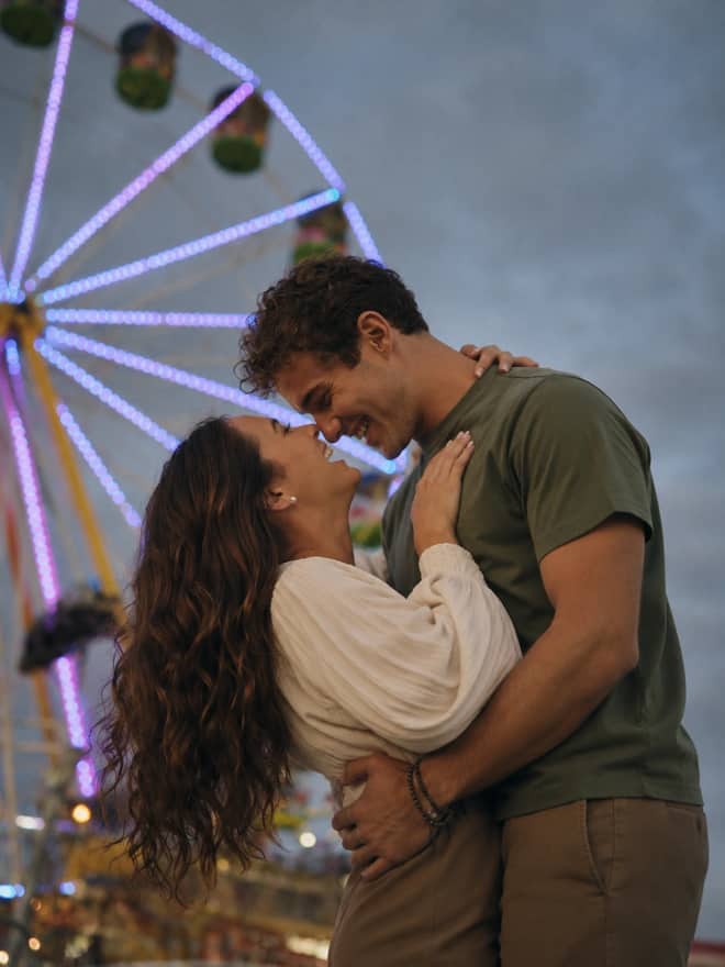 Ferris Wheel Couple – Gemini AI Photo Prompt