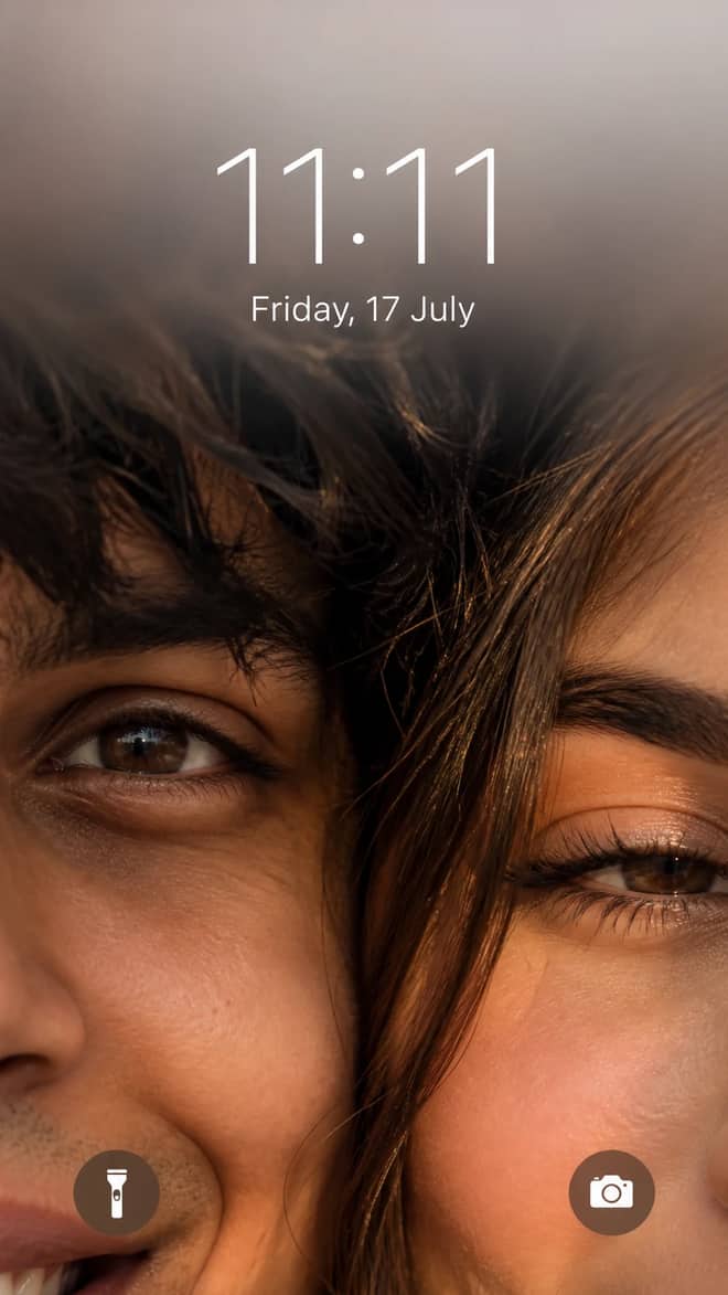 Ultra-Realistic Couple iPhone Lockscreen Wallpaper Prompt